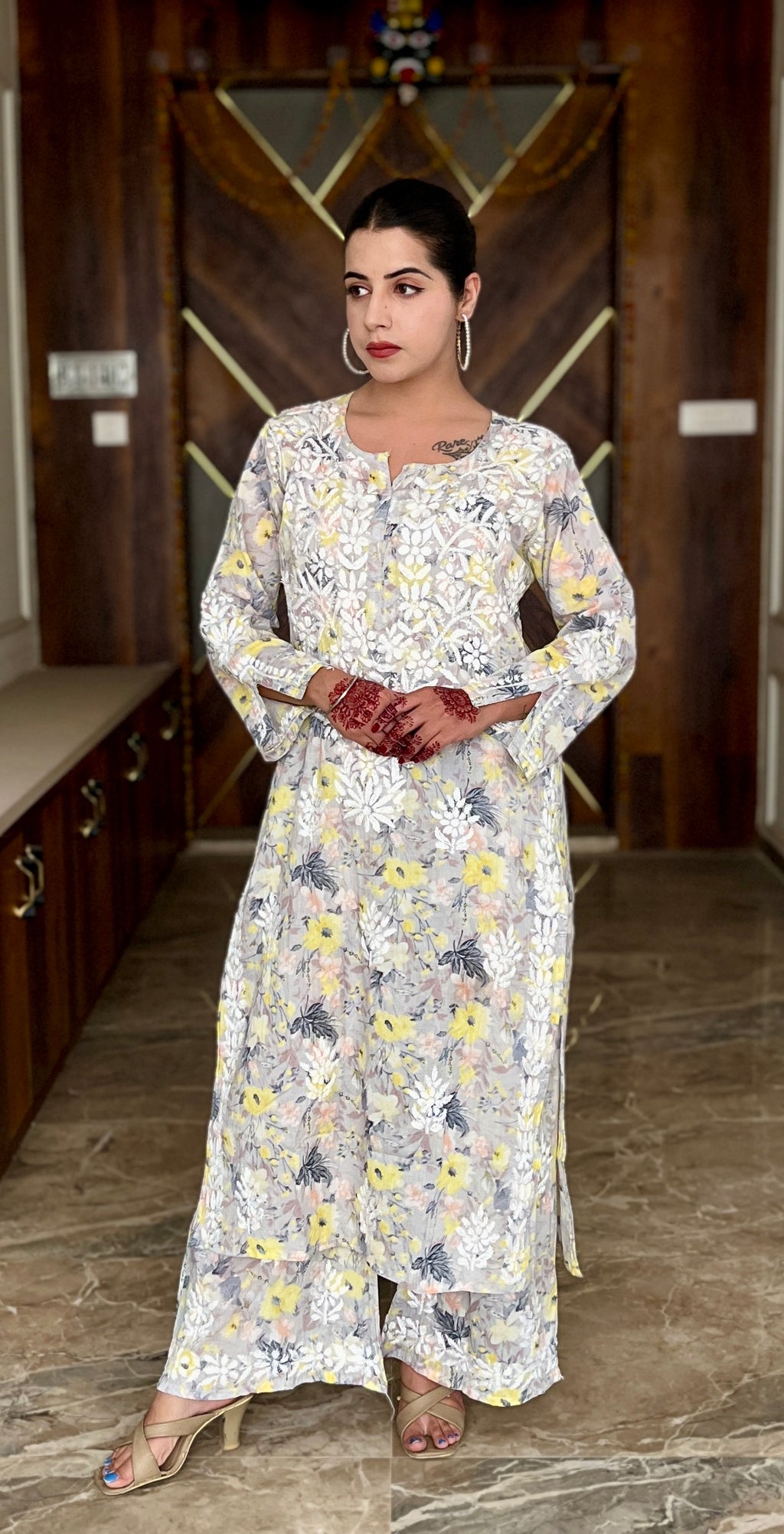 Lakhnawi Chikankari Suit 2.1